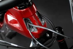Haibike AllMtn CF 12 MTB Fully - Gloss Matte Dyn Red Black -VTTs électriques Soldes Haibike MY22 Detail Cable Routing AllMtn CF 12
