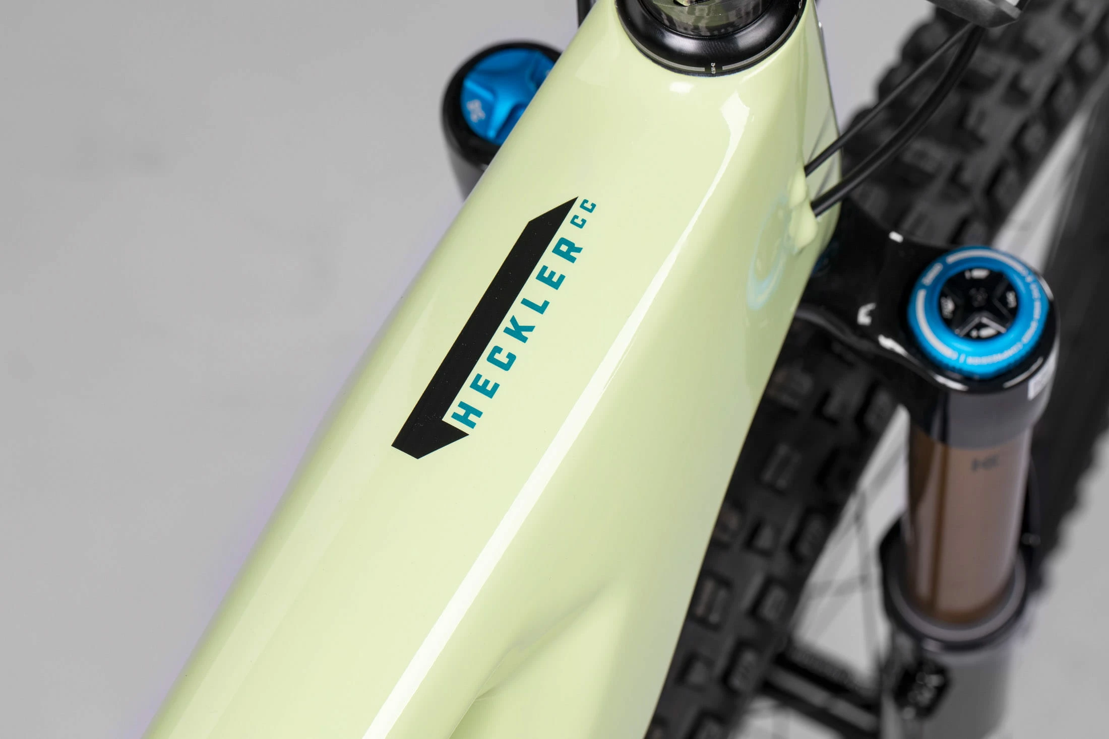 Santa Cruz Heckler 9 C S-Kit Brillant Vert Avocat 4 Santa Cruz Heckler 9 C S-Kit Brillant Vert Avocat – Image 2