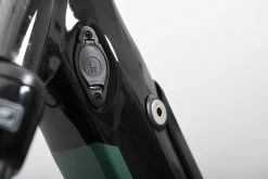 Winora Sinus R8f Cadre Bas - Noir Onyx -VTTs électriques Soldes Winora MY21 Detail Charger Sinus R8 MonotubejHha7u4deL2eR